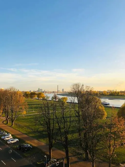 Einmaliger Rheinblick, Fusslaufig Zur Messe Apartment Dusseldorf