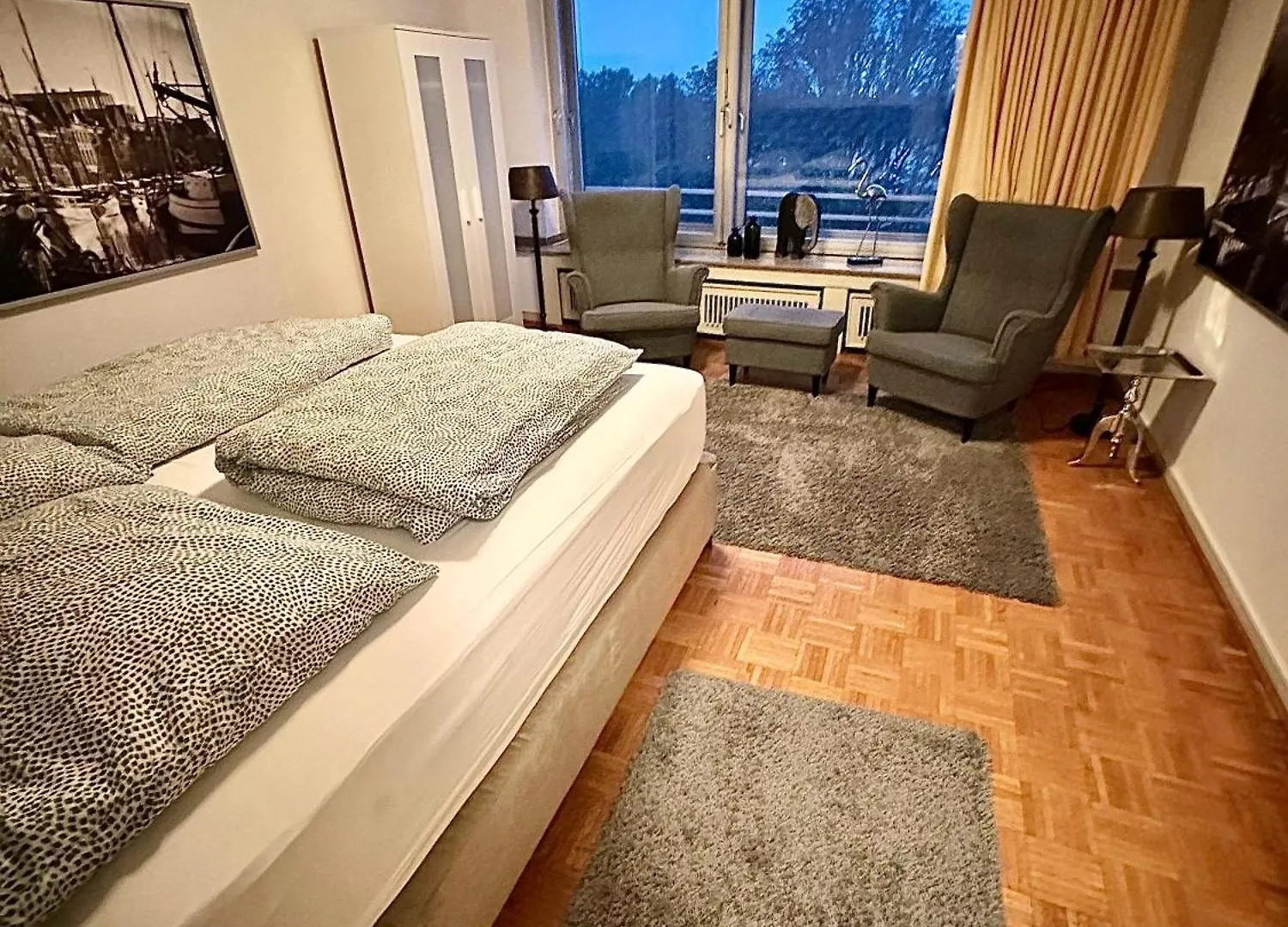 Einmaliger Rheinblick, Fusslaufig Zur Messe Apartment Dusseldorf 0*,