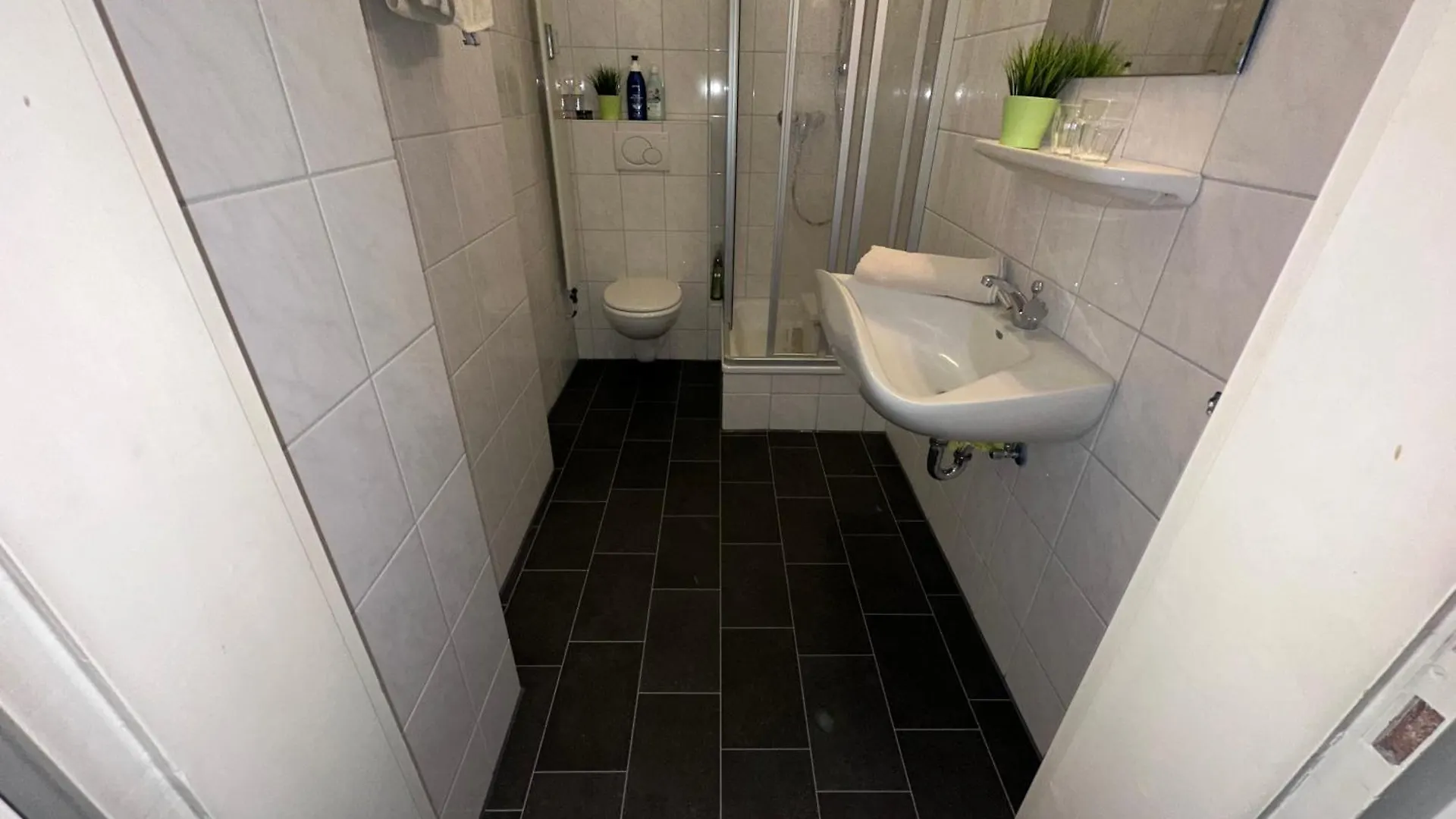 Einmaliger Rheinblick, Fusslaufig Zur Messe Apartment Dusseldorf